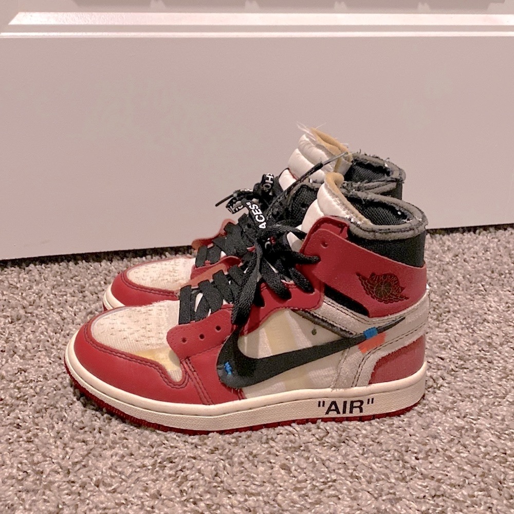 Jordan 1 retro high. Off-white Chicago